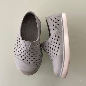 Toddler Size 6 Rubber Toms